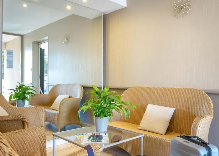 Climatise 2 Pers - Vue - Proche Plage/commerces - Acces Wifi Gratuit - Parking Dispo - Fr-1-466a-34 * Saint-Raphaël